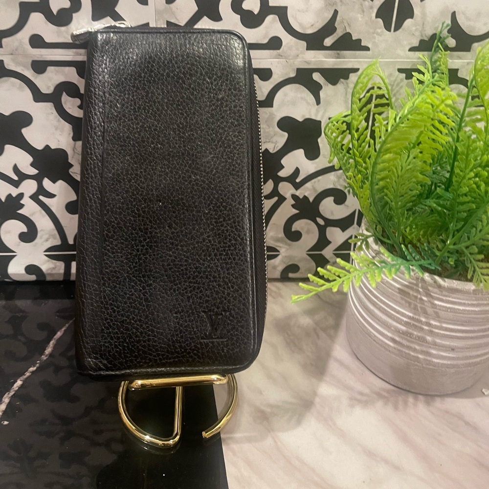 GUC LV Zippy Wallet